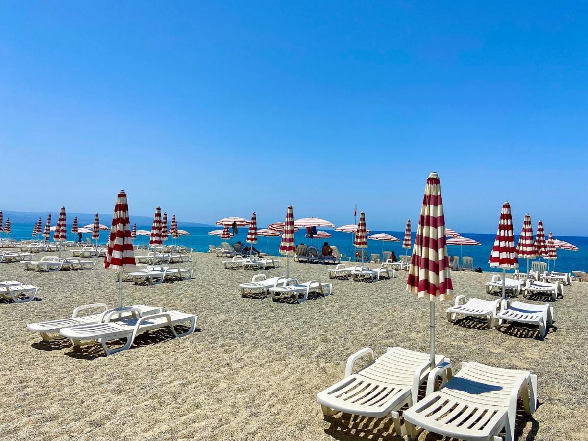 Pizzo Beach Club Apartment Bagian luar foto