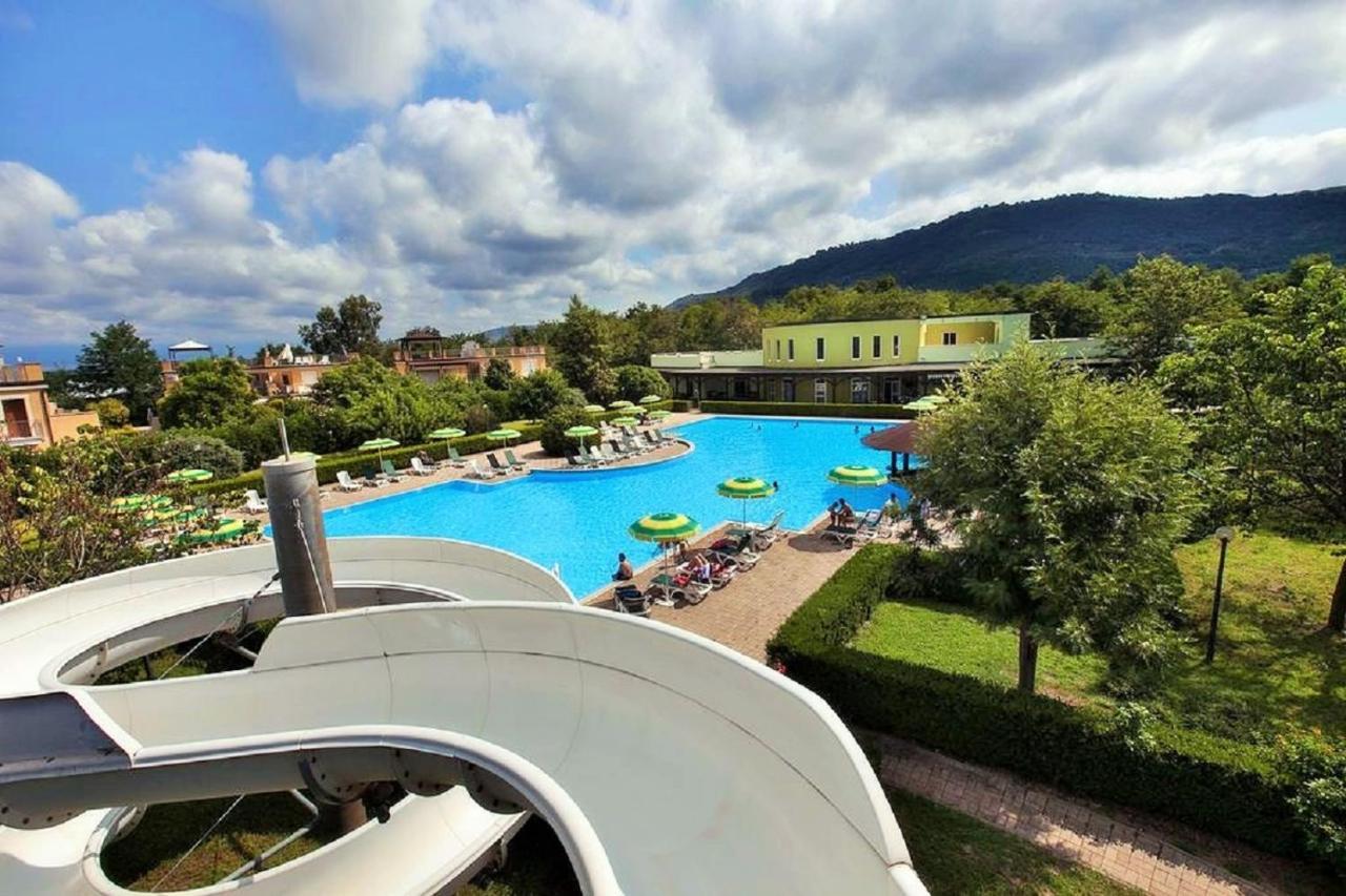 Pizzo Beach Club Apartment Bagian luar foto