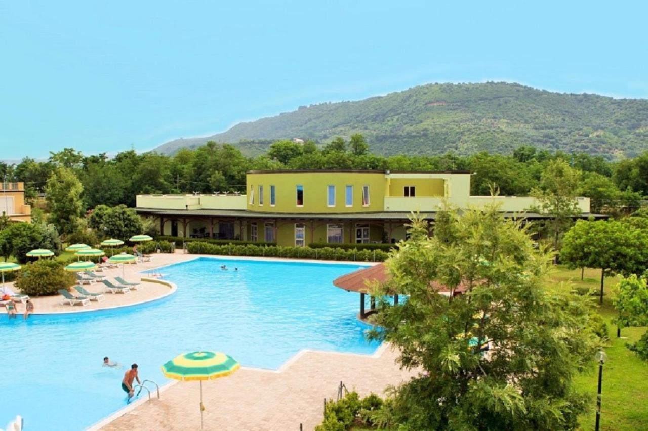 Pizzo Beach Club Apartment Bagian luar foto