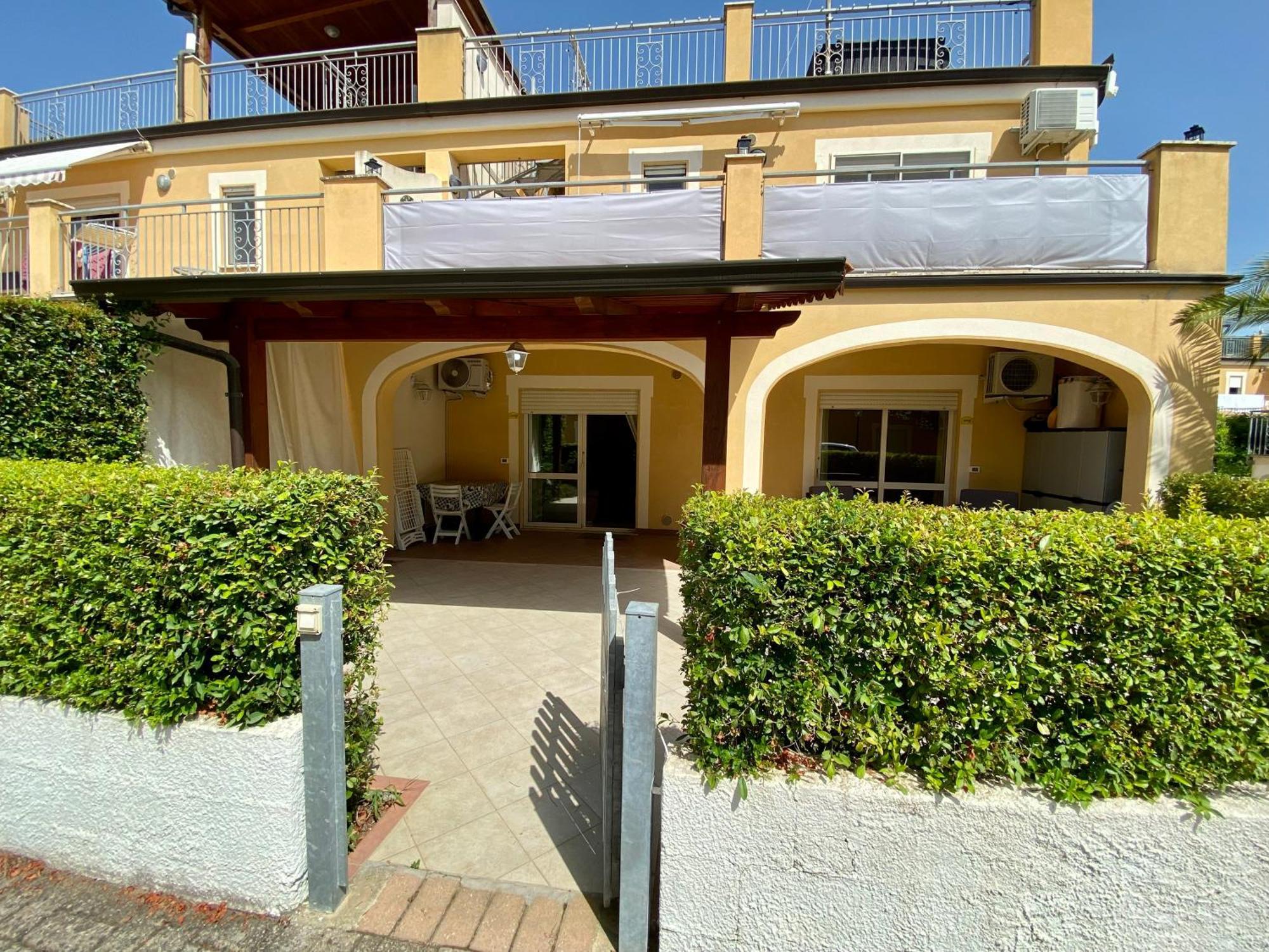 Pizzo Beach Club Apartment Ruang foto